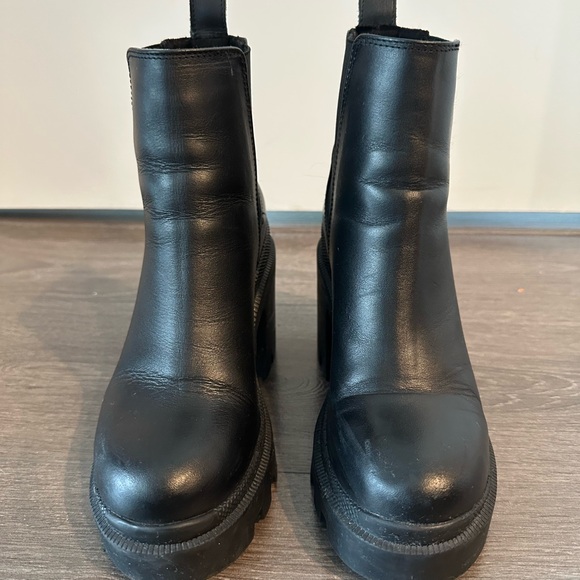 Steve Madden Black Chunky Heel Chelsea Booties - Picture 5 of 10